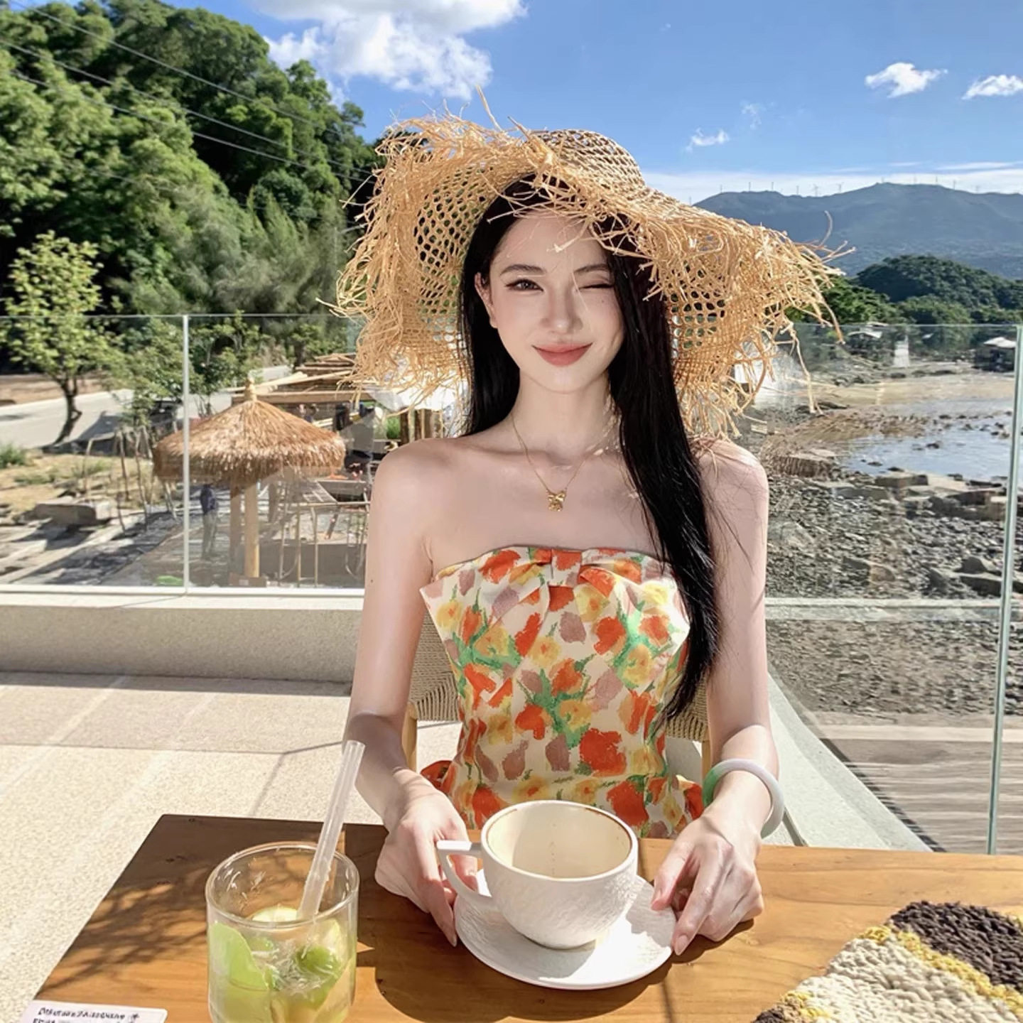 海边多巴胺穿搭套装三亚沙滩连衣裙抹胸上衣女网纱半身长裙两件套