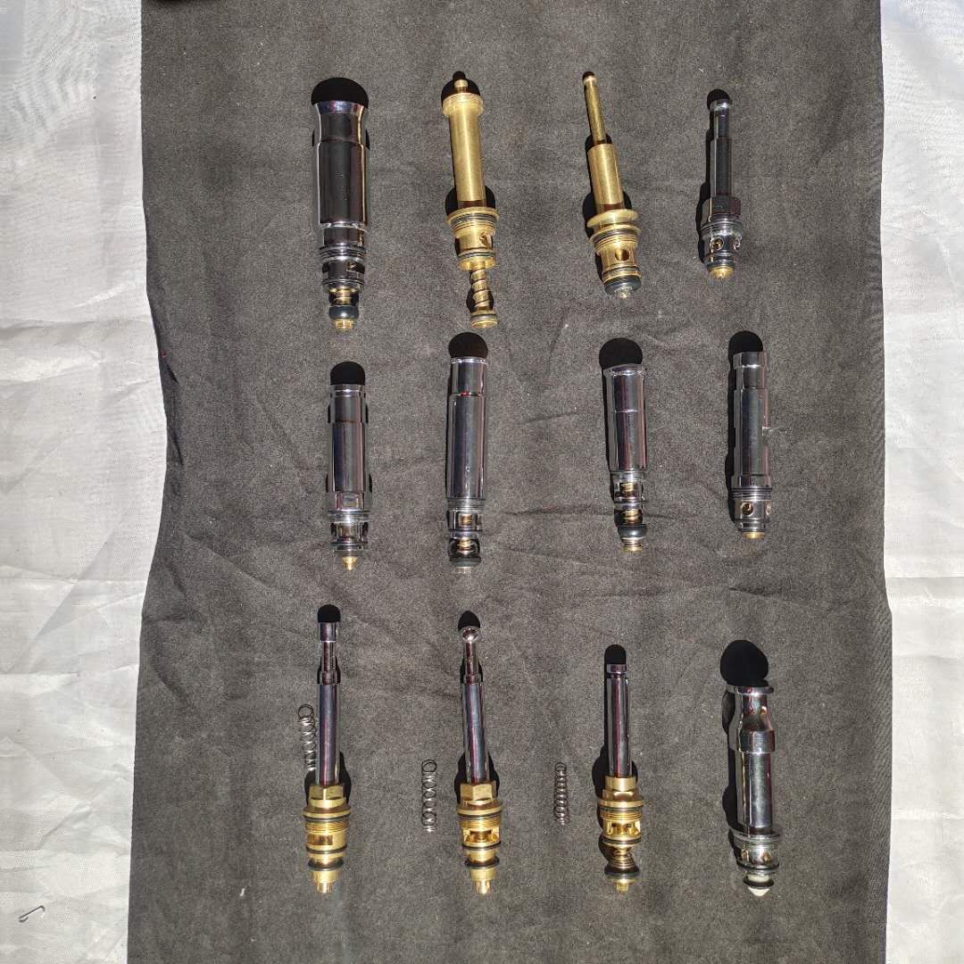 提拉杆分水换向阀芯带弹簧铜暗装入墙式浴缸龙头分水器切换阀