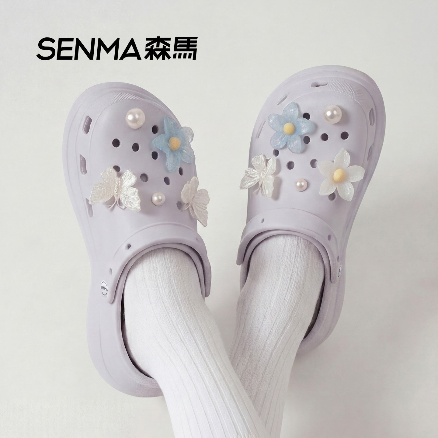 森马鲸鱼洞洞鞋增高8cm蓝花珠链图片