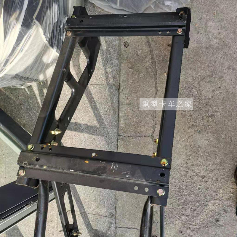 适用老款解放J6上车梯子 J6P尿素铁罐蹬车梯 J6上车梯带支架扶手