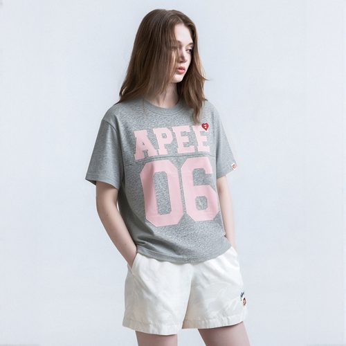 BAPE SS26 APEE by A BATHING APE甜美风印花短袖T恤女款修身短款