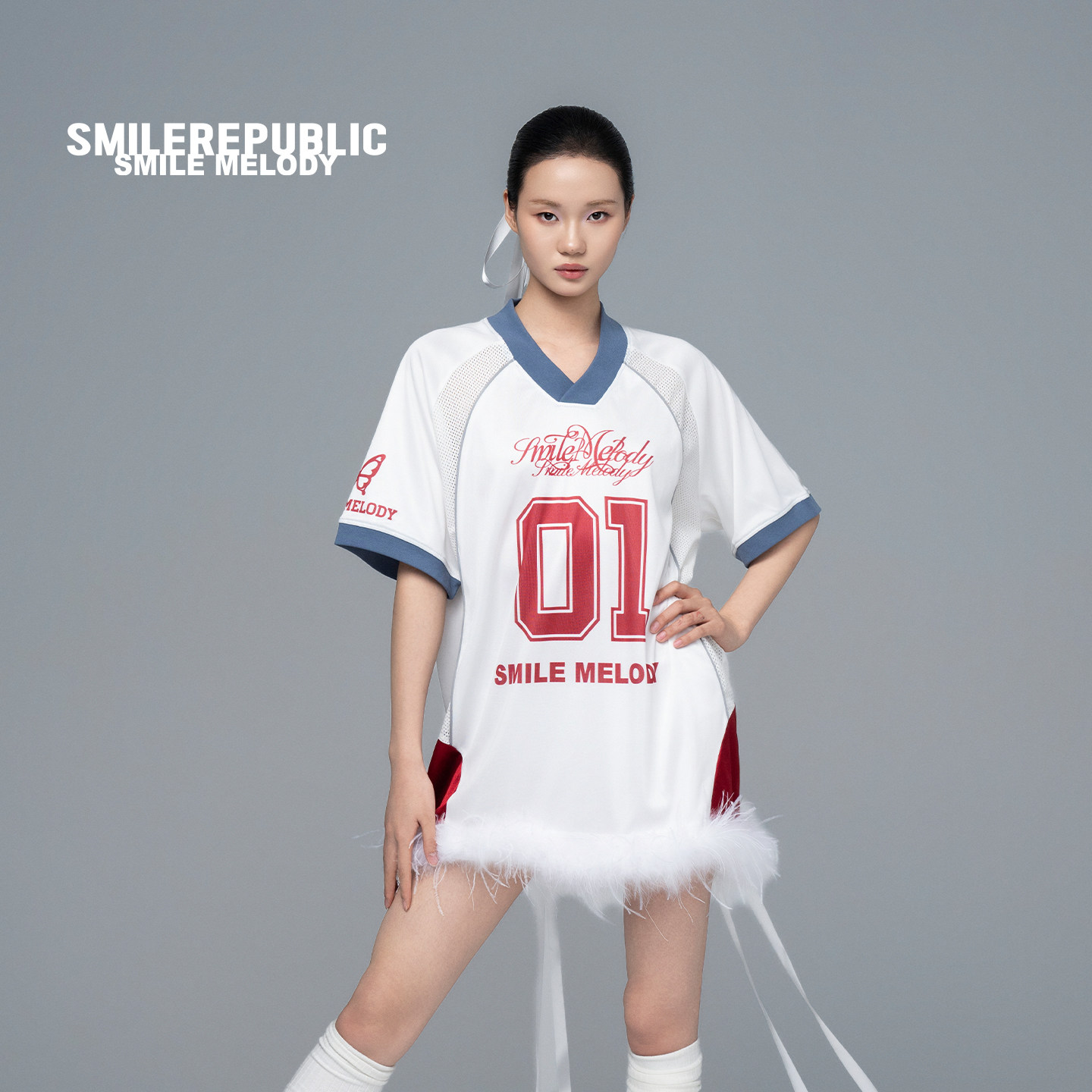 smilerepublic可拆卸羽毛装饰T恤
