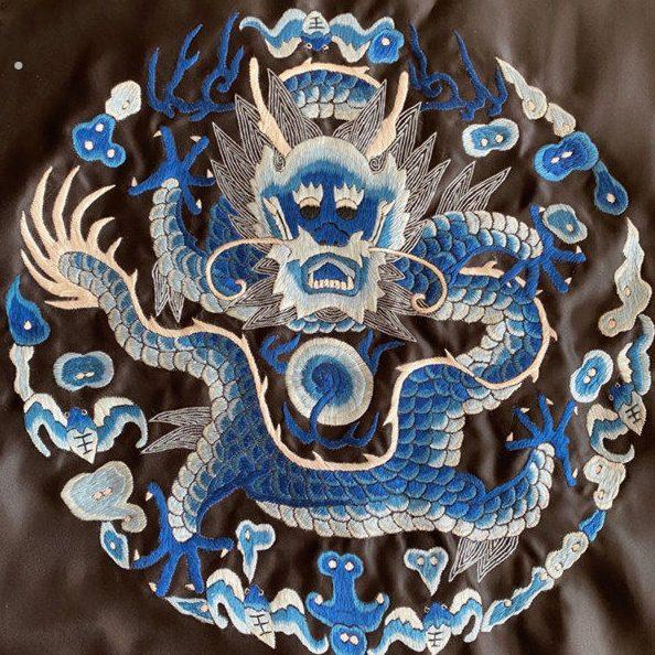真丝纯手工刺绣三蓝绣团龙补子绣片黑色绣龙补子