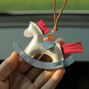 幸运小马汽车挂件车内皮质吊坠车载后视镜挂饰高级感装饰品女奔驰