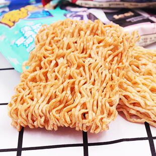 魔法士干脆面干吃方便面整箱怀旧巨好吃的解馋小零食小吃休闲食品