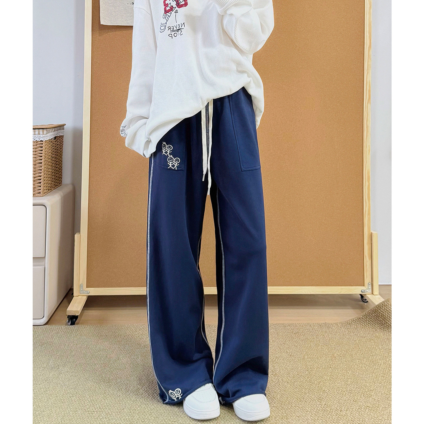 藏青色刺绣运动裤女2026秋季新款美式高街火柴人印花直筒阔腿长裤