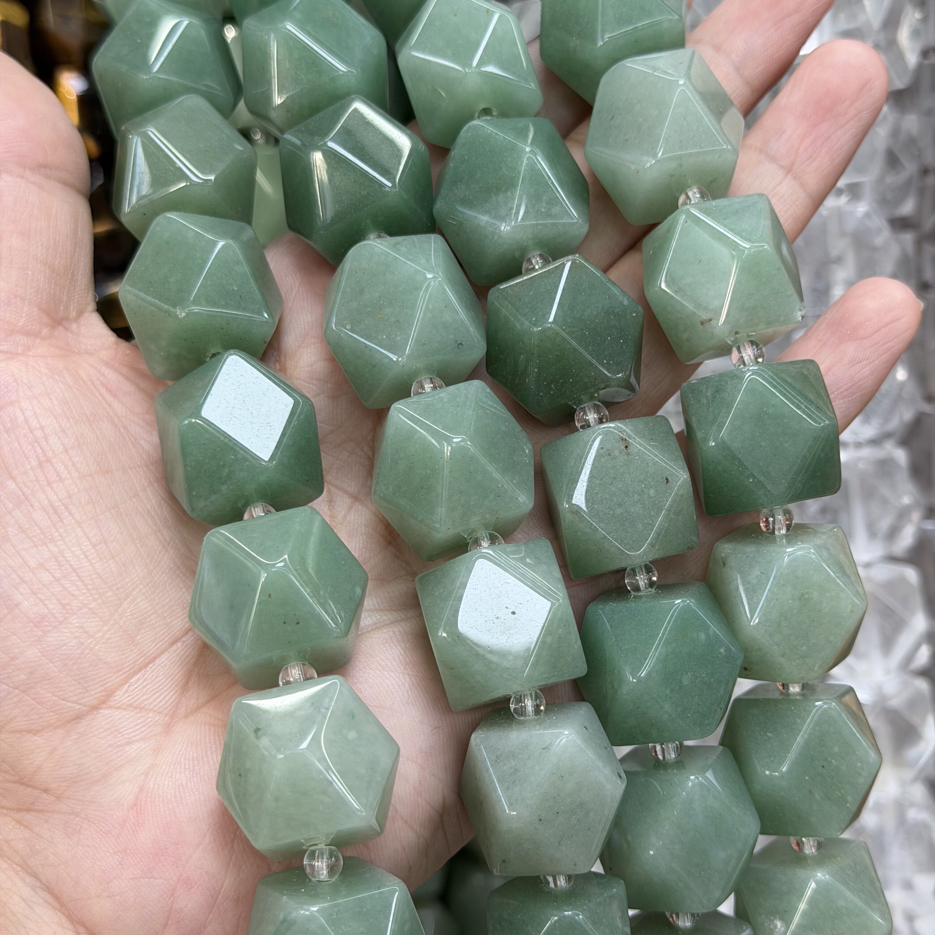 天然绿东陵唐八棱大颗切面散珠