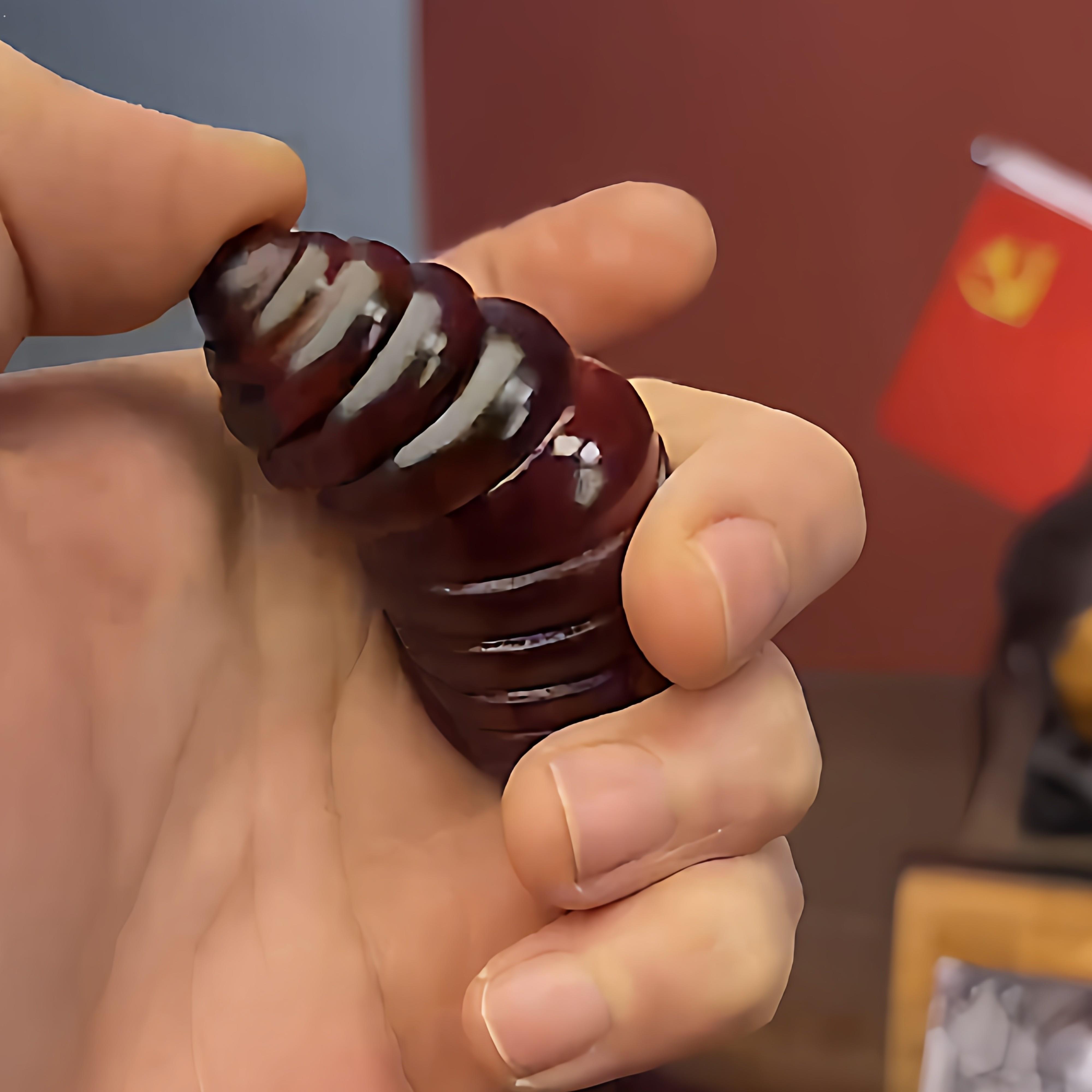 爆款紫檀蚕蛹手把件(手盘东南西北可动)男女盘玩图片