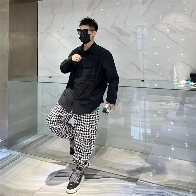 设计感胸前大口袋个性拉链衬衫男宽松休闲白色青年长袖衬衣春夏装