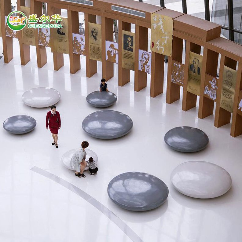 甄选商场玻璃钢睡床石头造型雕塑棋子水滴石等候休息躺椅装饰美陈