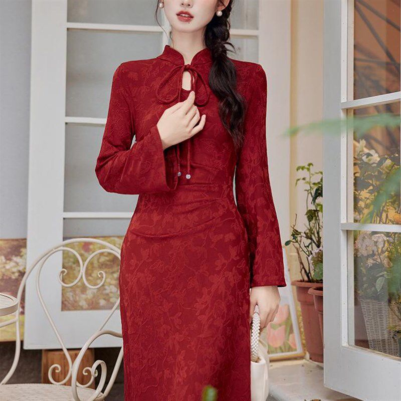 新中式复古酒红色改良旗袍女订婚礼服日常修身连衣裙长袖高级感秋