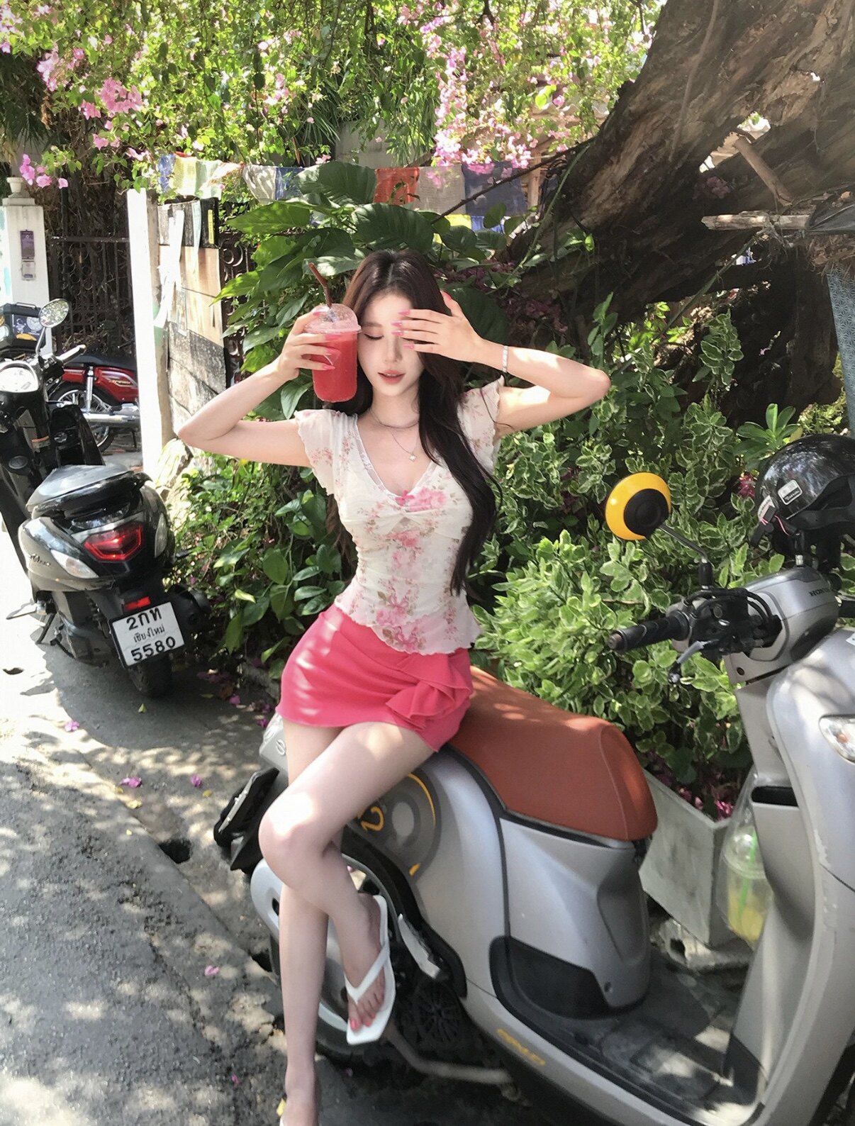 新款首发甜辣纯欲风V领碎花荷叶边短袖T恤半身裙女时尚两件套