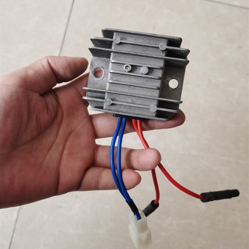 润通隆鑫力帆2v78FR670双缸引擎整流器硅调压器直流充电模块