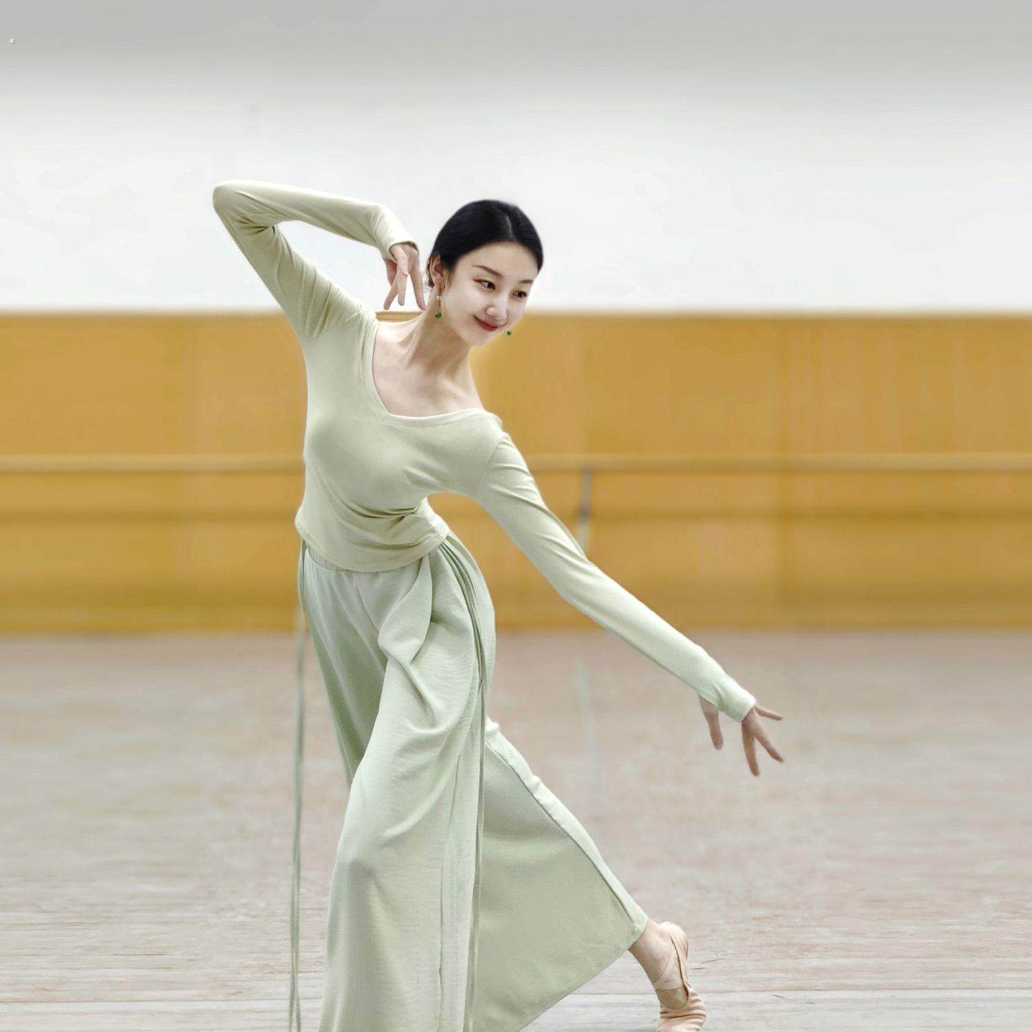 舞蹈绝美练功服舞蹈服古典舞现代舞中国舞芭蕾形体服基训瑜伽服女