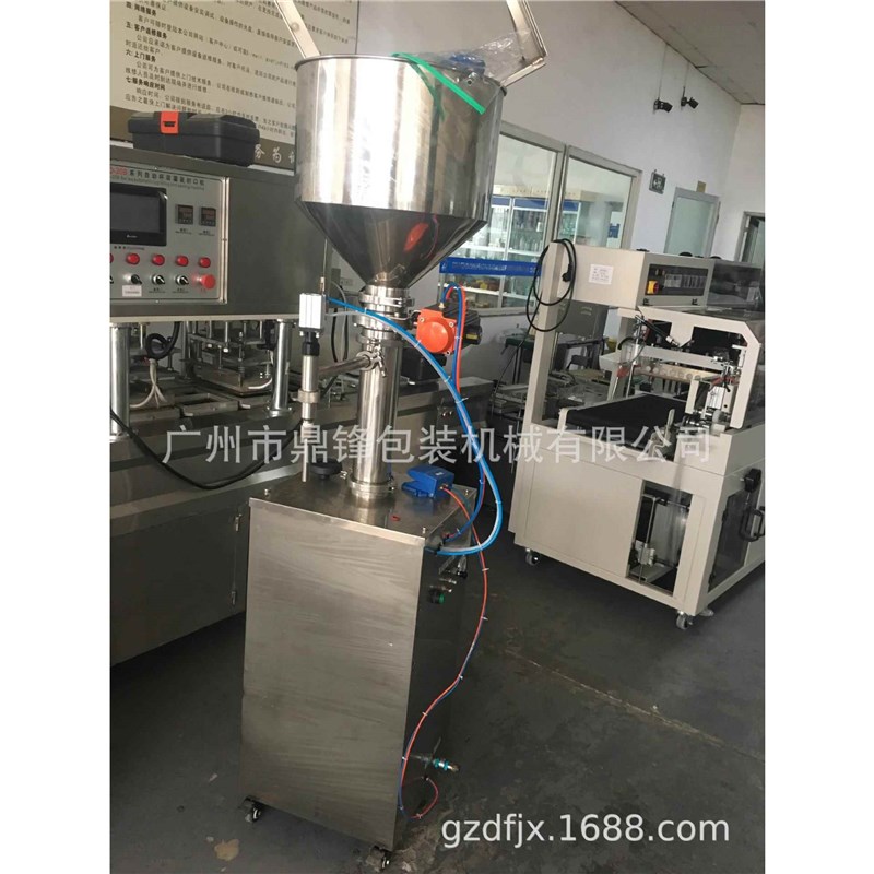 立式气动膏霜品液体灌装机 化妆自动吸料装灌装机 量定180自动灌