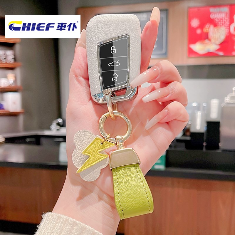 适用于2024新款大众CC/迈腾/帕萨特汽车钥匙套壳可爱粉色女士挂饰