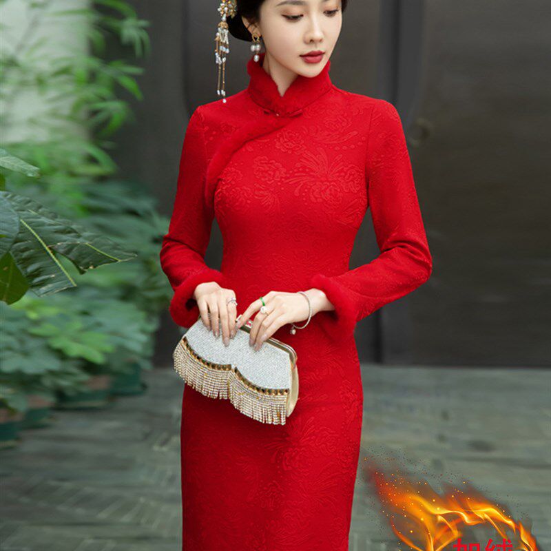 长款加绒旗袍改良连衣裙婚宴走秀礼服大红色回娘家高档提花带毛领