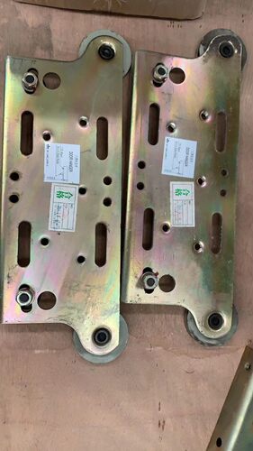 全新原厂正品广日电梯门挂板 门滑轮组件 原厂广日YP梯门挂板