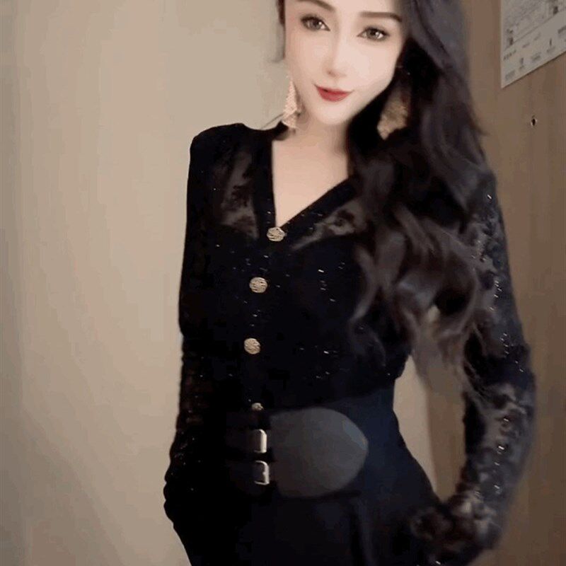 法式高级感复古v领蕾丝T恤女打底衫修身显瘦气质网纱植绒防嗮上衣