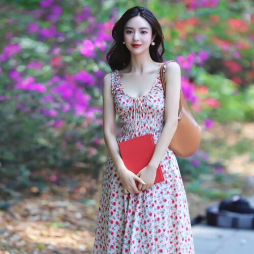 JUJU定制度假裙夏季新款法式复古高级感红色碎花收腰吊带连衣裙子