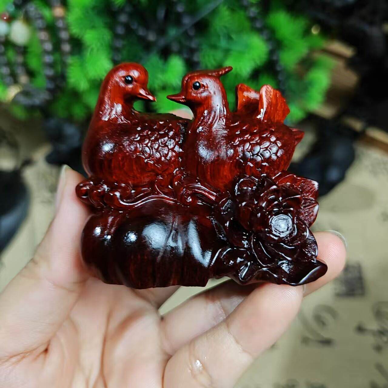 天然紫檀木雕鸳鸯戏水手把件实木雕刻随身把玩收藏工艺品挂件装饰