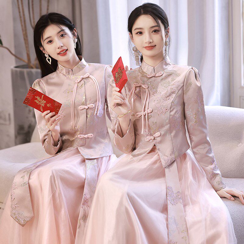 新中式伴娘服2024新款冬粉色长袖改良秀禾姐妹服伴娘团礼服裙显瘦