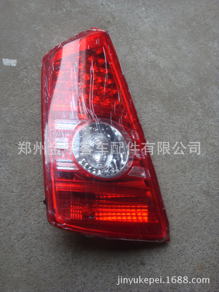 提供各种led客车灯具批发 组合前照灯 后尾灯