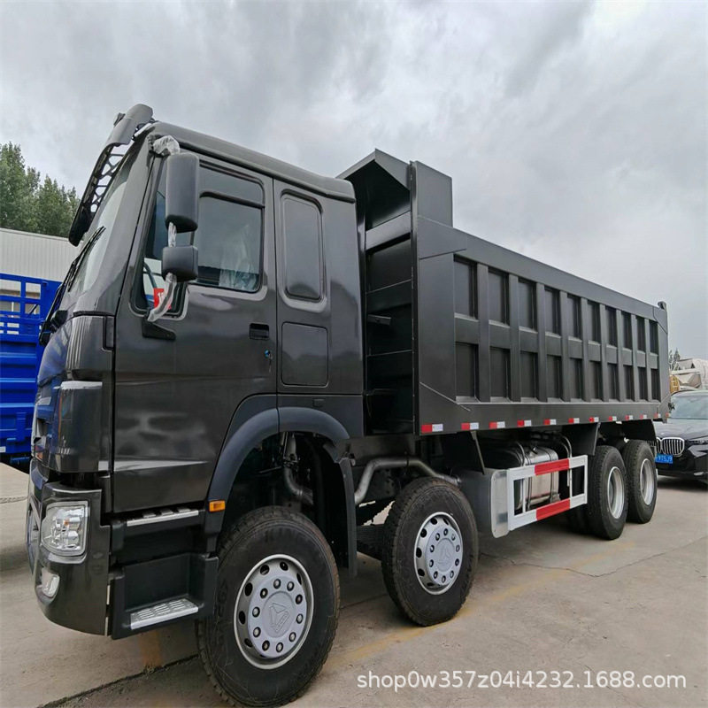 豪瀚8X4十二轮自卸卡车5米8