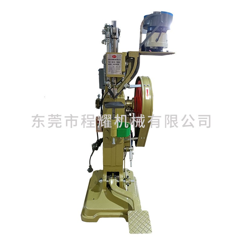 振动盘铆钉机 1毫米钉铆接榉木C三角铁牌衣架 无需打孔可直接铆