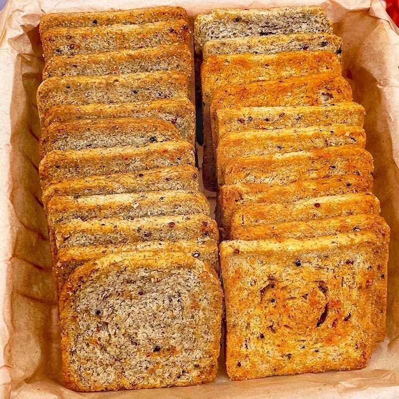 三色藜麦烤馍片全麦馒头片早餐非油炸零食无蔗糖健身代餐粗粮饼干