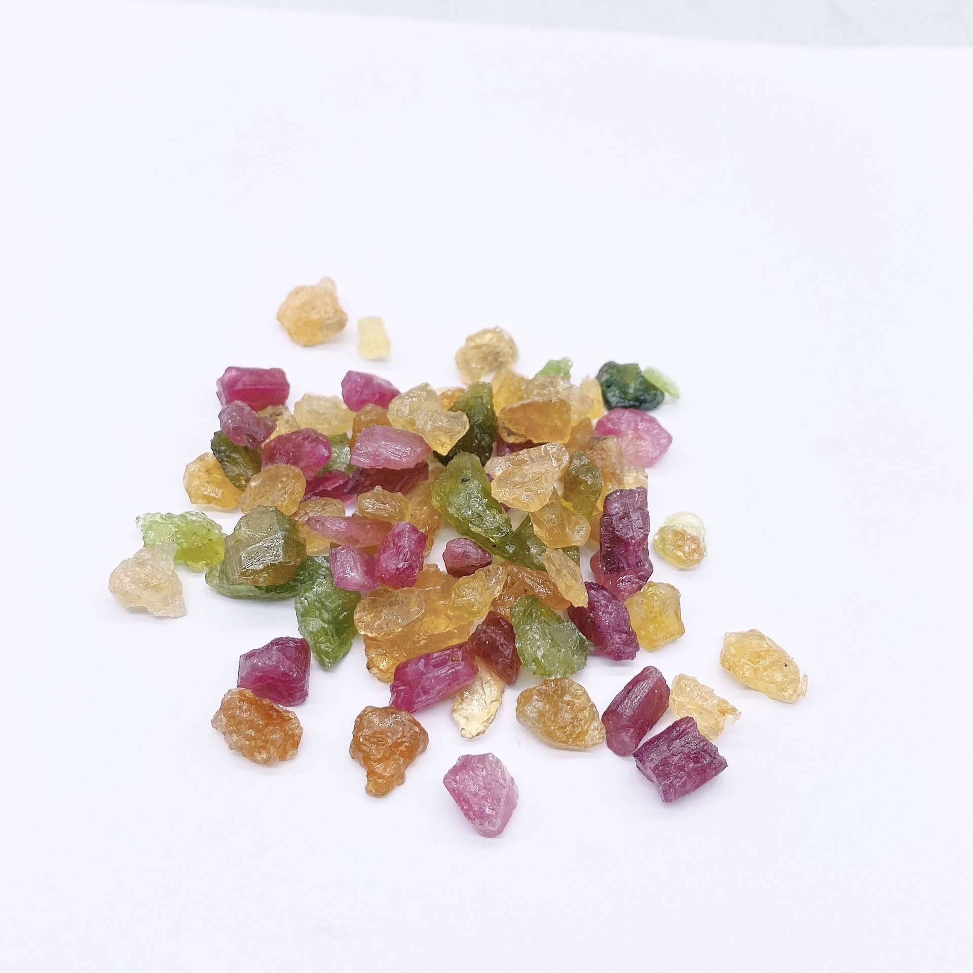 天然巴西七彩碧玺原石水晶原石 成色 戒面料 颜色鲜艳