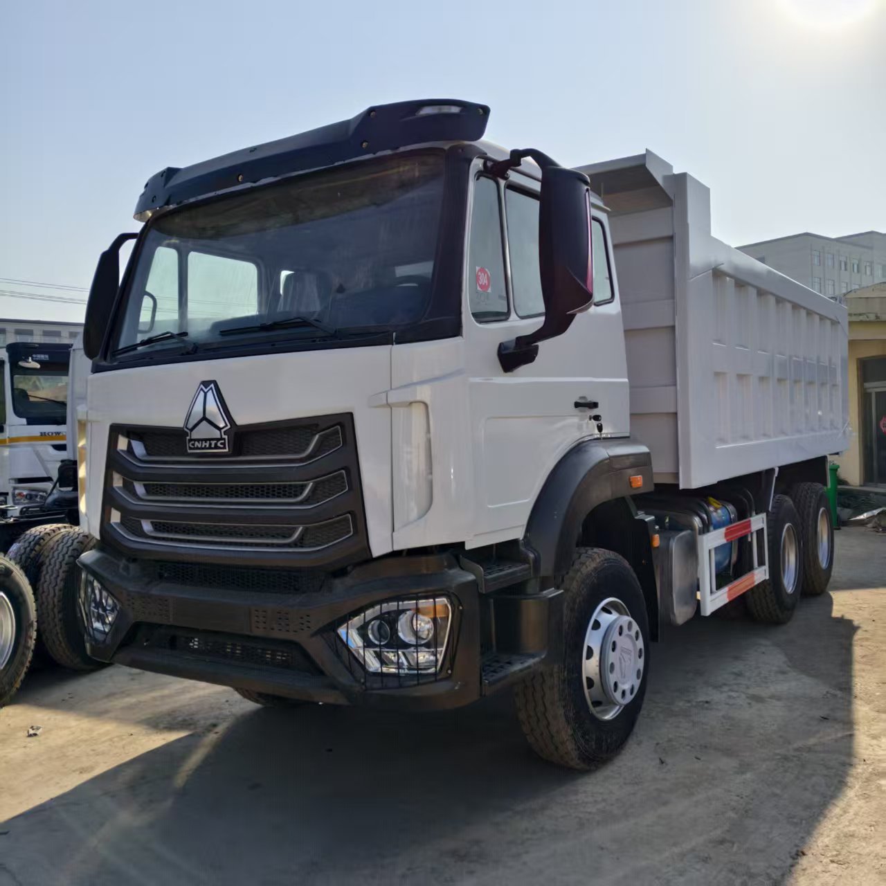 出口非洲重汽豪沃6X4工程自卸车 371马力翻斗车