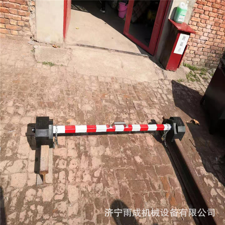 小型道路档溜杆 路面用减速栏杆 轨道枕木 图片 图片