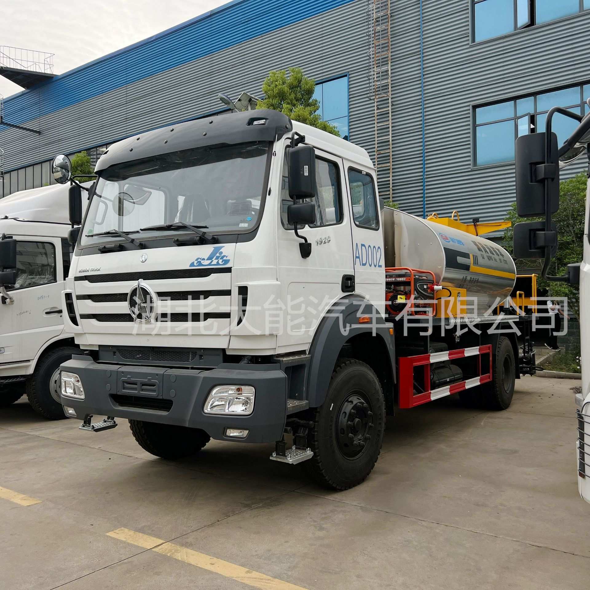 出口 北奔重卡四驱公路养护车 智能沥青洒布车沥青铺路车