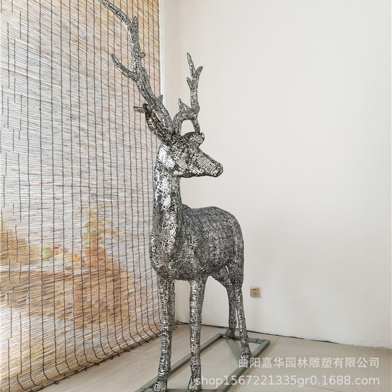 LED发光圣诞鹿鹿拉车驯鹿拉车灯光铁艺N麋鹿造型户外场景亮化