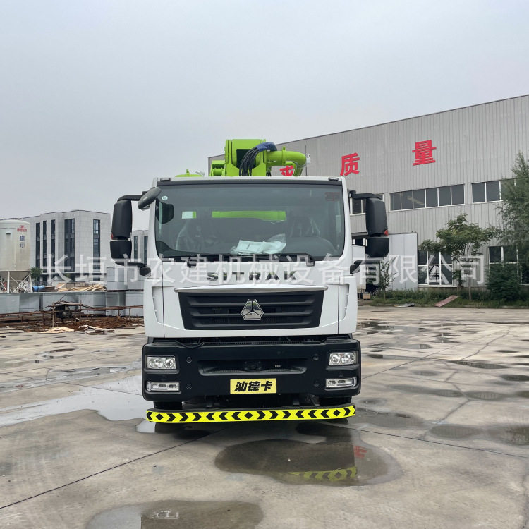 42米国六重汽汕德卡混凝土泵车