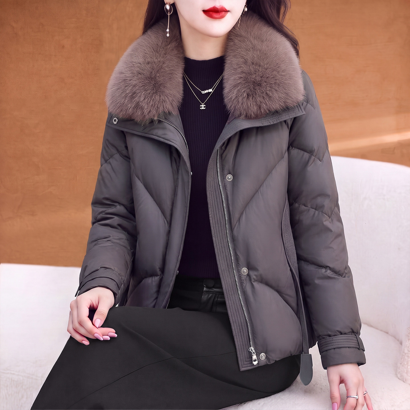 九江短款羽绒服女款冬季今年流行爆款小个子白鸭绒仿狐狸毛领外套