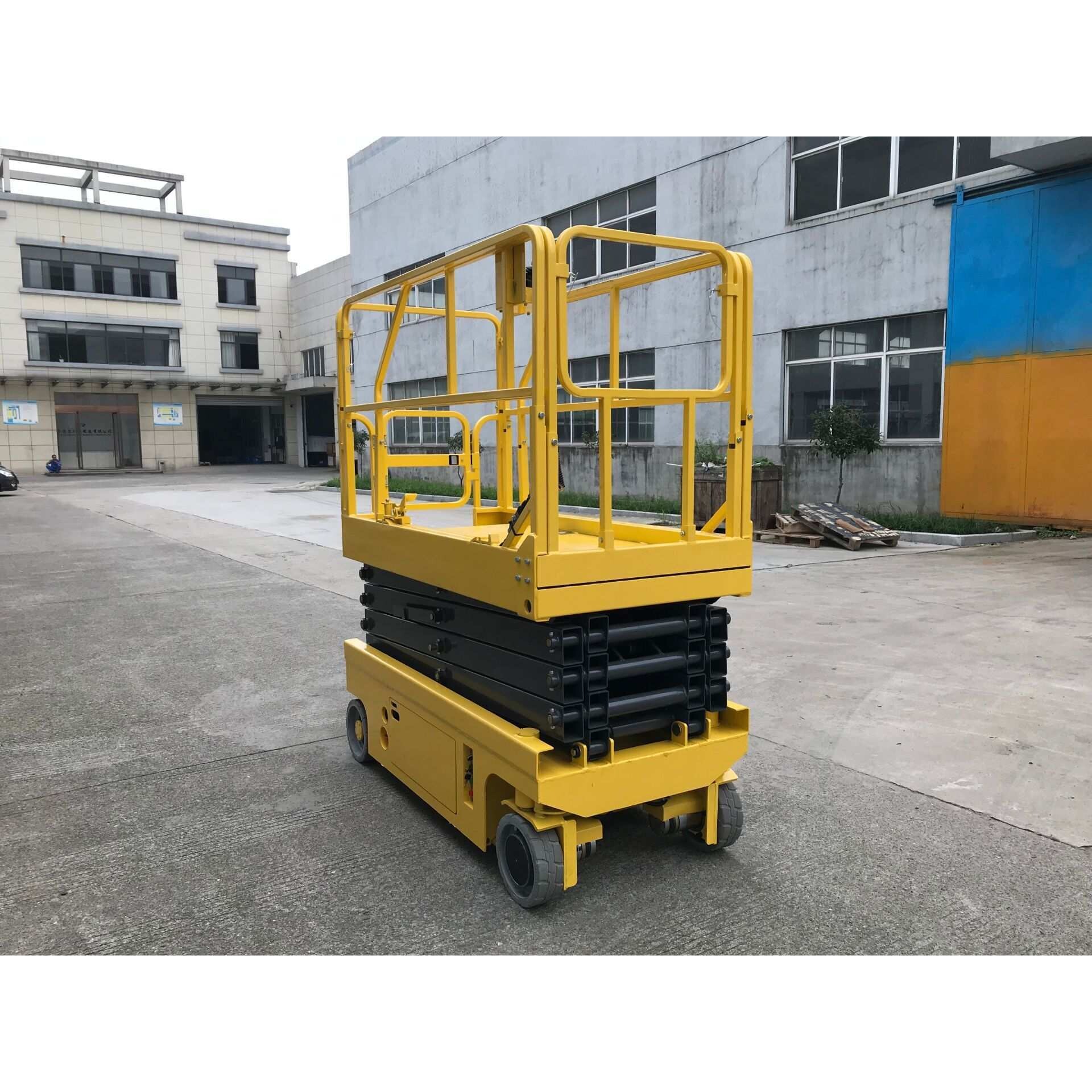 平台升降可移动的仓库电动升降机全剪叉登高梯移动电动升降平台