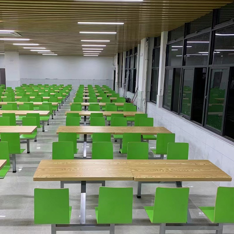 2026现代简约实木儿童餐厅连体快餐桌椅组合适配饭W堂公共用餐区