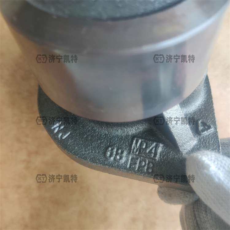 挖掘机PC200/210/220/240-7 发动机水泵6754-61-1100 钩机配件