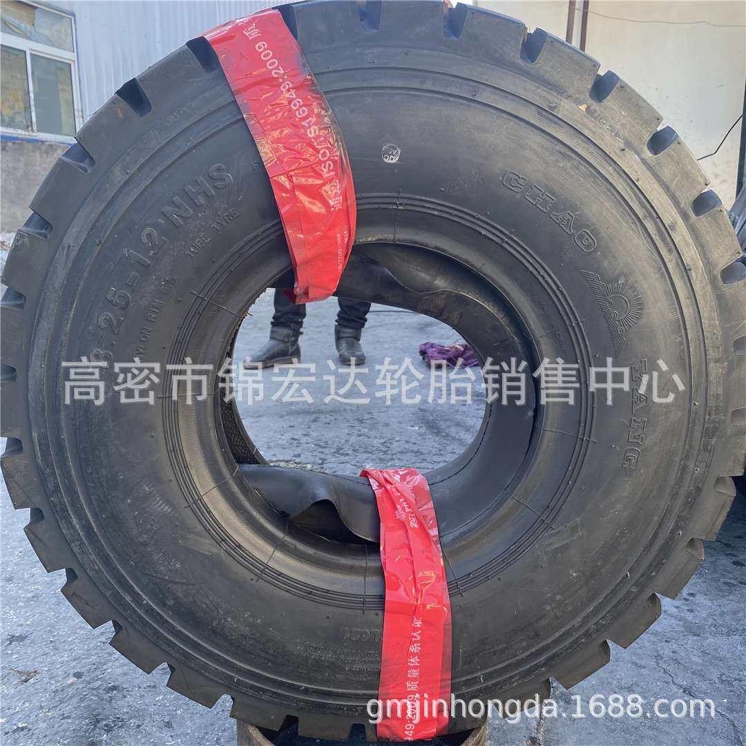 叉车充气轮胎700-12 825-12平板车轮胎7.00/8.25-12工程轮胎现货