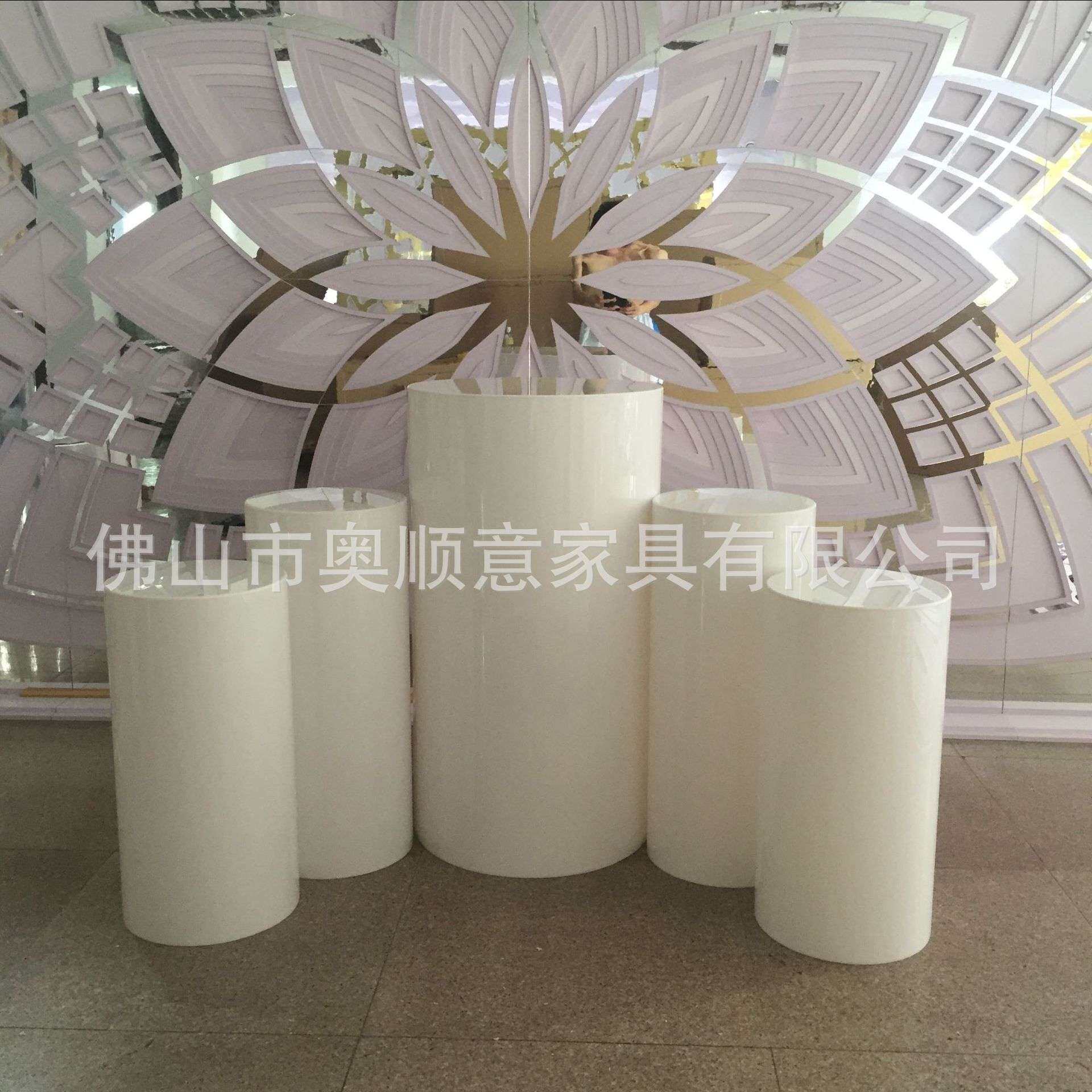新款婚礼婚庆用金色圆柱路引摆件亚克力金色蛋糕桌厂家现做