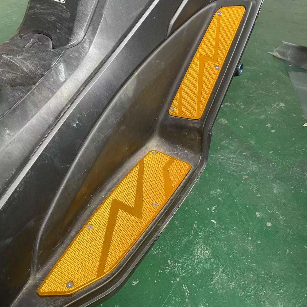 适用光阳赛艇250/300/400改装XCITING铝合金脚踏板防滑脚踩垫脚垫