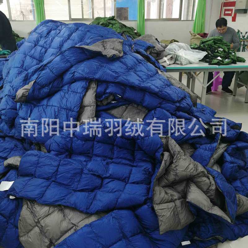 源头工厂户外野营羽绒毯便携可穿戴毯子披肩轻量级保暖防风羽绒毯
