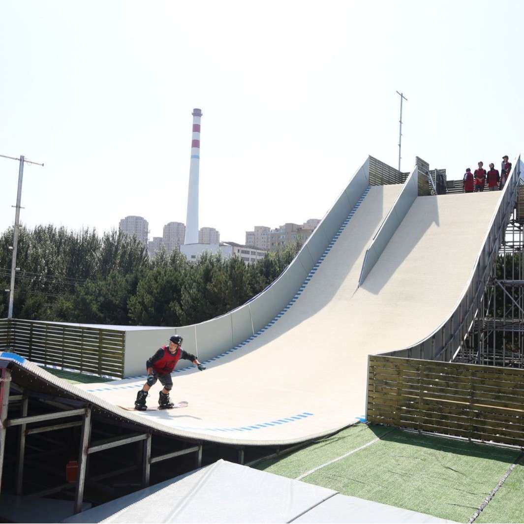 易于拼接耐磨白色滑雪公园俱乐部学校人造四季金针菇坡道旱雪毯