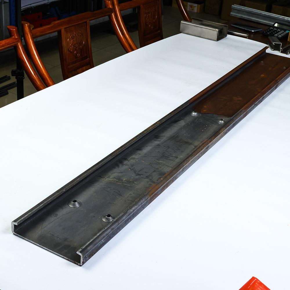 厂家供货冷弯型钢C型钢 镀锌冲孔加工孔系列1冷弯型钢