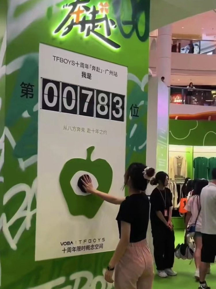 闪翻牌开业矩阵装置快迎宾打卡机械门店会议打卡机翻页道具模组