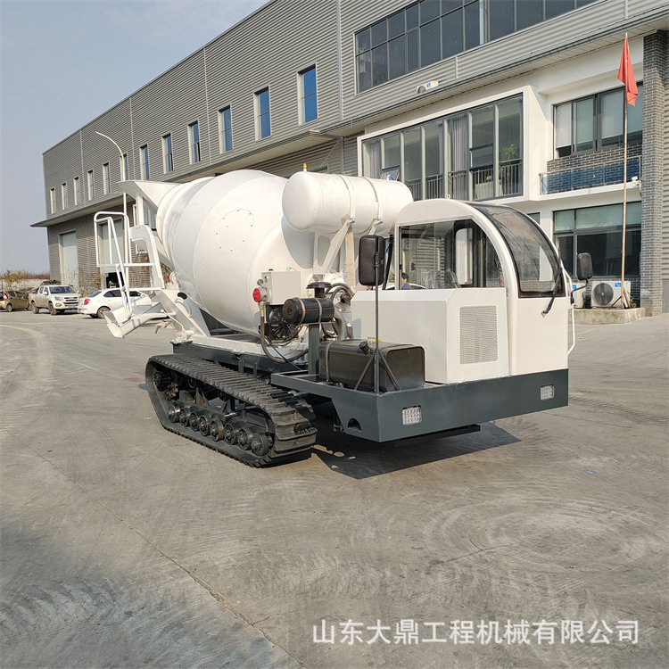 山区复杂地形履带混凝土搅拌罐车