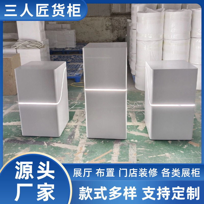 异型带灯烤漆木质科技感展示柜图片