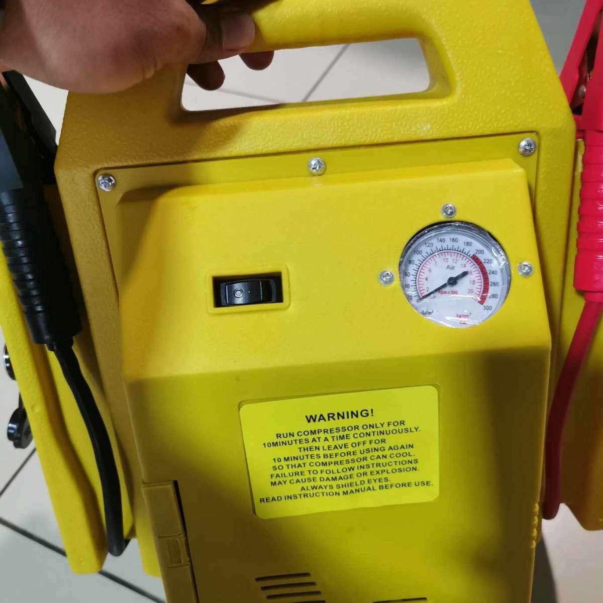 jump starter 四合一 多功能汽车应急启动电源 带照明充气